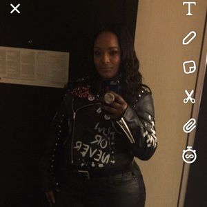 Meet your Posher, Dedra